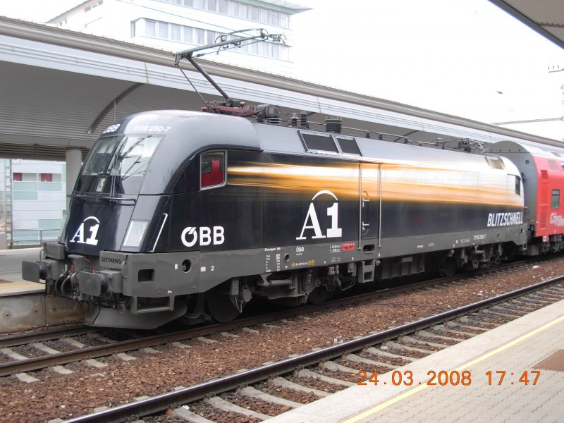 Der A1-Werbetaurus 1116 280-7 verlt am 24.3.2008 mit einem Regionalzug den Bahnhof Floridsdorf.
