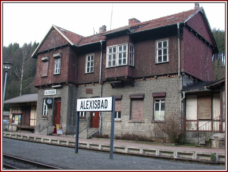 Der Abzweigbahnhof nach Harzgerode htte auch wieder mal eine Pinselrenovation verdient. (14.12.2006)