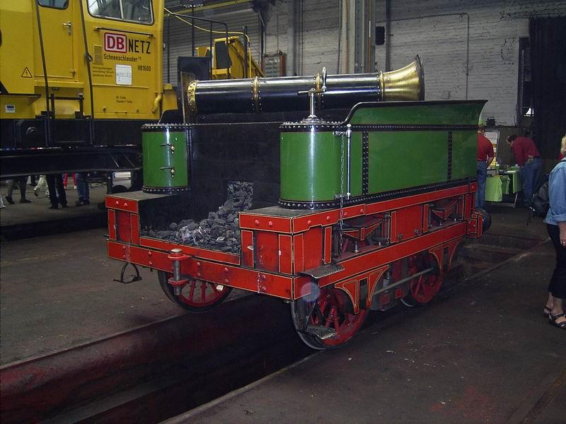 Der Adler ist am 06.09.2003 zur Instandsetzung in Meinigen, hier sieht man den Tender mit dem demontierten Schlot der Zugmaschine