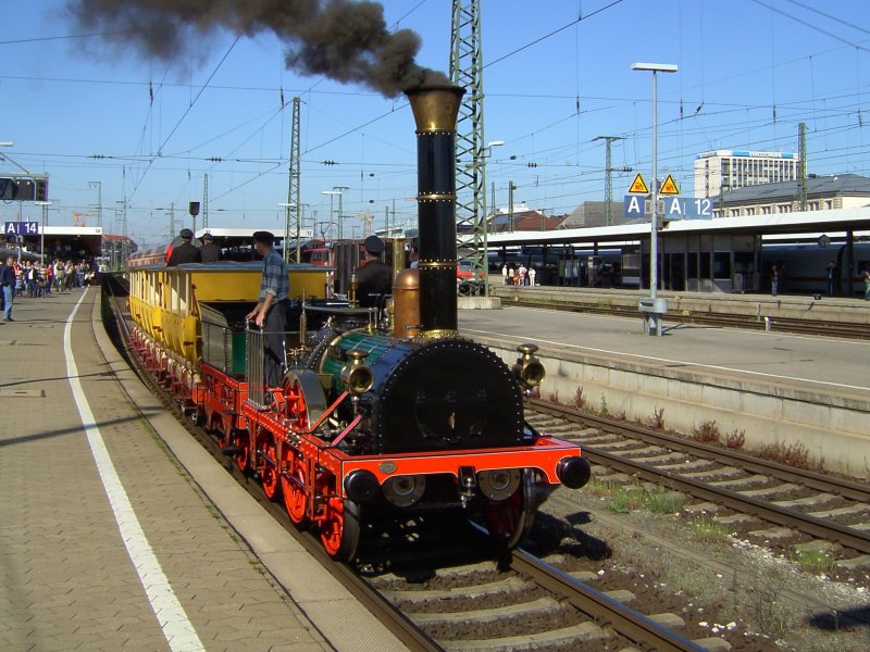 Der ADLER am 11.05.2008 in Nrnberg Hbf. 