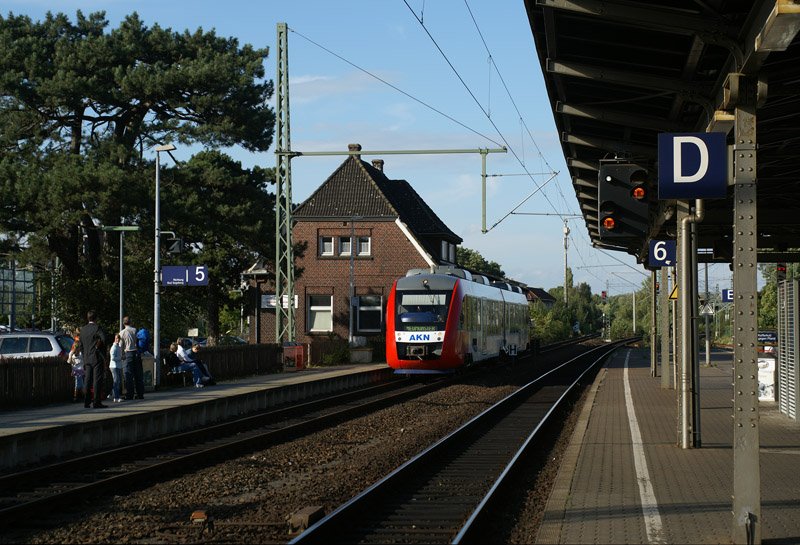 Der AKN-LINT fhrt am 13.08.2008 als Nordbahn in Bad Oldesloe ein.