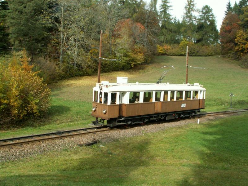 Der  Alioth  TW 105 (1910)bei Rappersbichl am 25.10.05.Dieses Fahrzeug ist kein Original TW der Rittnerbahn.Es kam 1937 von der Dermulo-Fondo-Mendel Bahn auf den Ritten.