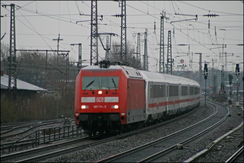 Der  Allguer  kommt;-) 101 111 bespannt am 05.01.08 den InterCity 2013  ALLGU , von Leipzig Hbf (ab 4:37 Uhr) nach Oberstdorf (an 18:02 Uhr). In Stuttgart wird der Zug an die Br 218 bergeben.