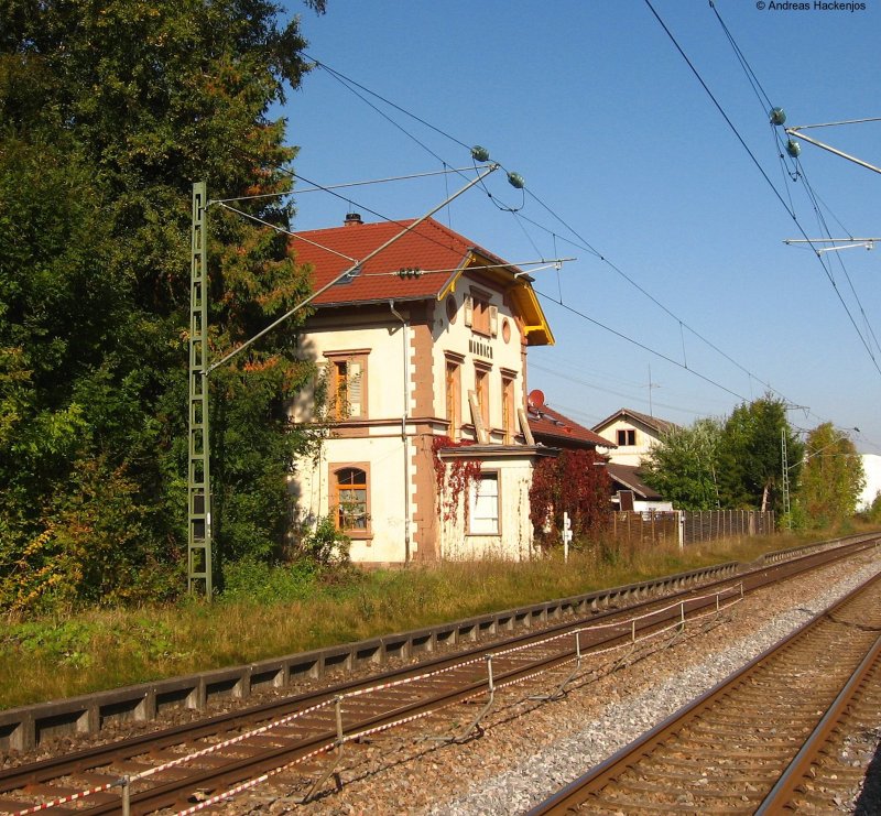 Der alte Bahnhof von MArbach hier h�lt kein Zug mehr  Aber wenige Meter weiter hinten wurde im Zuge des Ringzugsprojektes einer neuer Haltepunkt mit dem Namen Marbach West aus dem Boden gestampft 27.9.08 (Das Bild enstand vom Bahnsteig aus(kein DSLR Bild))