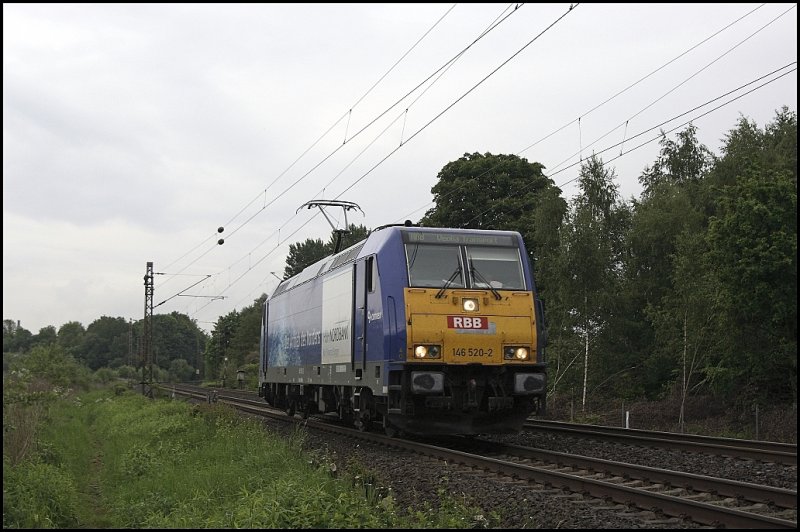 Der Antrieb des Nordens HSH Nordbank.... 146 520 RBB Veolia Cargo ist in Richtung Elverlingsen unterwegs.  (15.05.2009)