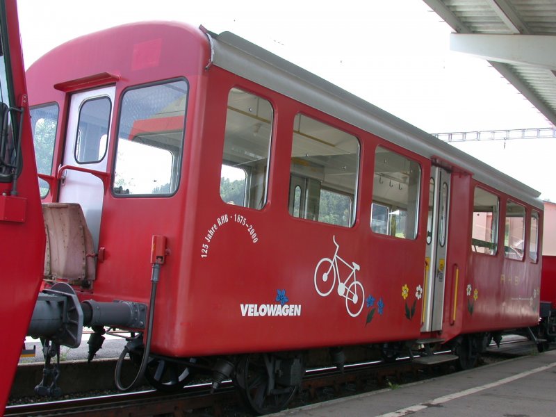Der B9 war trotz  Panoramafenstern  bei den Reisenden nicht sehr beliebt, da er als 2-Achser einen etwas ruppigen und lrmigen Lauf hatte. So wurde er kurzerhand in einen Fahrradwagen umgebaut.
Damit lassen sich die 400 Hhenmeter zwischen Bodensee und Appenzeller Vorderland bequem berwinden. Heiden 02.08.2006