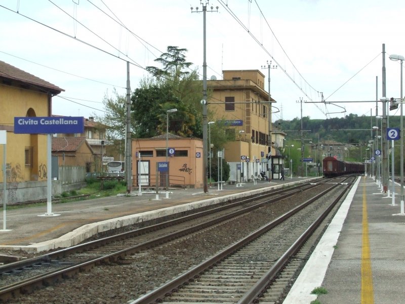 Der Bahnhof von Civita Castellana auf der Strecke Firenze - Roma am 11.04.2008