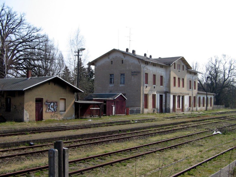 Der Bahnhof Colditz inkl aller Nebengebude existiert im Mrz 2007 noch