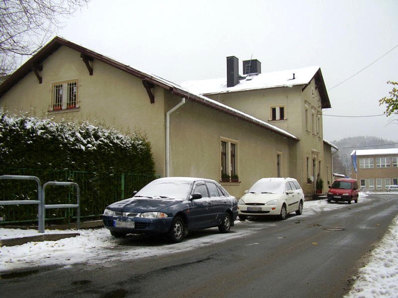 Der Bahnhof Ehrenfriedersdorf der Wilischthalbahn der schon 1906 nach Streckenabbau auer Betrieb ging, 22.11.05