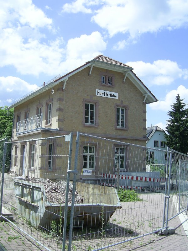 Der Bahnhof Frth im Odenwald wird wie andere Bahnhfe an der Weschnitztalbahn (KBS 654) restauriert. Am 30.5.2009 waren die Bauarbeiten hierzu noch ziemlich am Anfang.