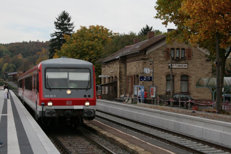 Der Bahnhof Hoffenheim fast schon fertiggestellt. Regionalbahn Richtung Sinsheim kommend aus Heidelberg. Bild aufgenommen am 13.10.2008