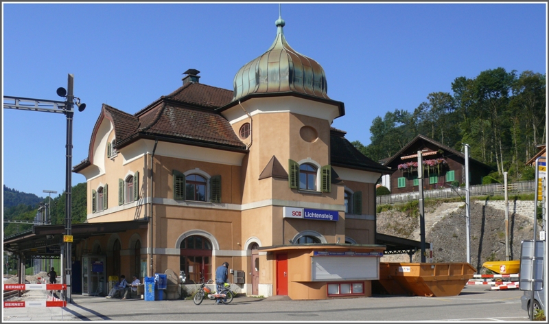 Der Bahnhof Lichtensteig liegt zwischen den beiden Linien nach Wil und St.Gallen. Gegenwrtig werden Hochperrons gebaut, die Gleisanlage wird vereinfacht und die Gleisgeometrie wird verbessert. (20.08.2009)