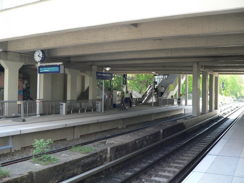 Der Bahnhof liegt teilweise unter der Kolonnenstrae. 4.5.2008