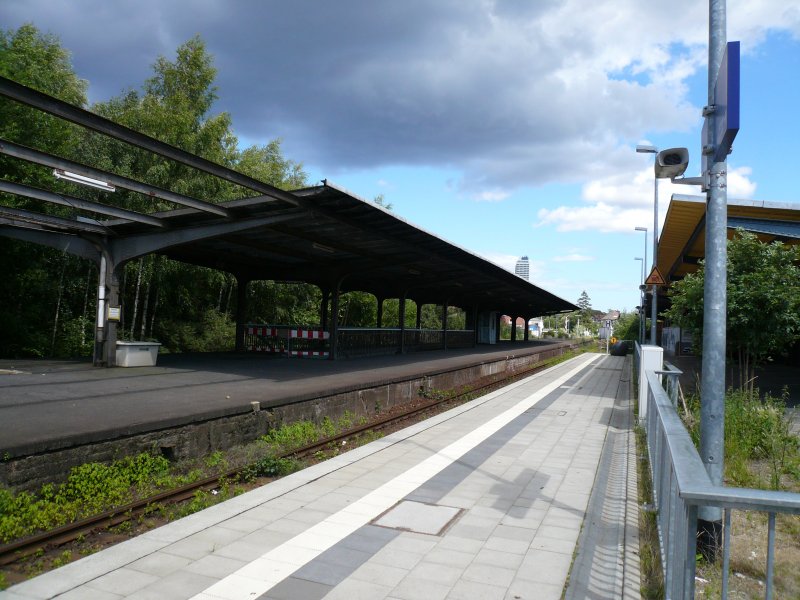 Der Bahnhof Lbeck Travemnde Hafen am 8.7.2007. Auf der Strecke fhrt zwischen Lbeck Hauptbahnhof und Lbeck Travemnde Strand eine BR 218 mit Regionalzug.
