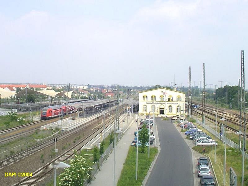 Der Bahnhof Lutherstadt Wittenberg: Links Gleis 1-4, Rechts Gleis 5+6
