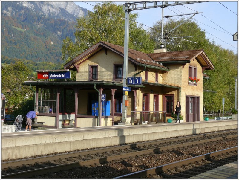 Der Bahnhof Maienfeld ist vor allem bei den  Heidi-Touristen  aus Japan ein Begriff und wird viel besucht. (05.10.2007)
