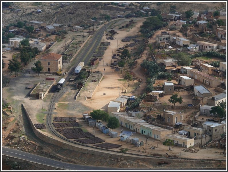 Der Bahnhof von Nefasit gesehen von der Strasse aus. (31.10.2008)
Weitere Bilder aus Eritrea unter: cosmopolitan.startbilder.de