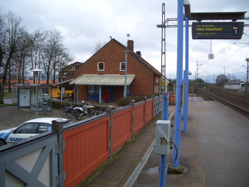 Der Bahnhof von Osby. Osby liegt an der Strecke zwischen Kopenhagen/Malm nach Stockholm. Hier halten die resundzge. Wir waren dort im Mrz 2008.