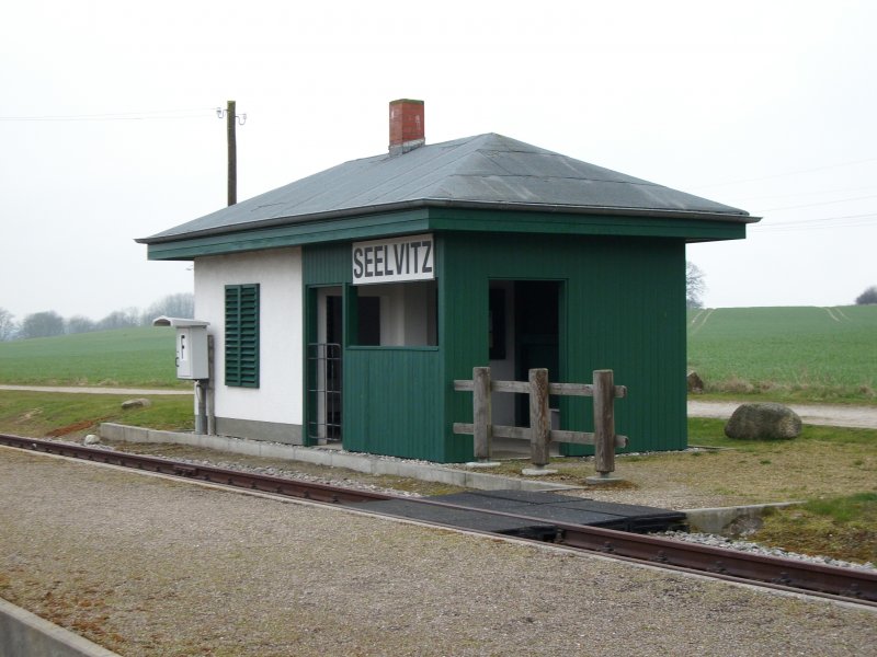 Der Bahnhof Seelvitz am 11.04.2008.Der Bahnhof wurde auch bekannt durch die Fernsehshow  Verstehen Sie Spa ?  als man den Bahnhof Seelvitz umbenannte zur Endstation Putbus.