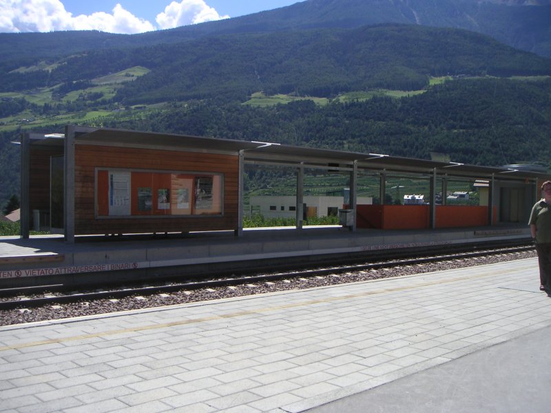 Der Bahnsteig 2/3 im Sommer 2006.