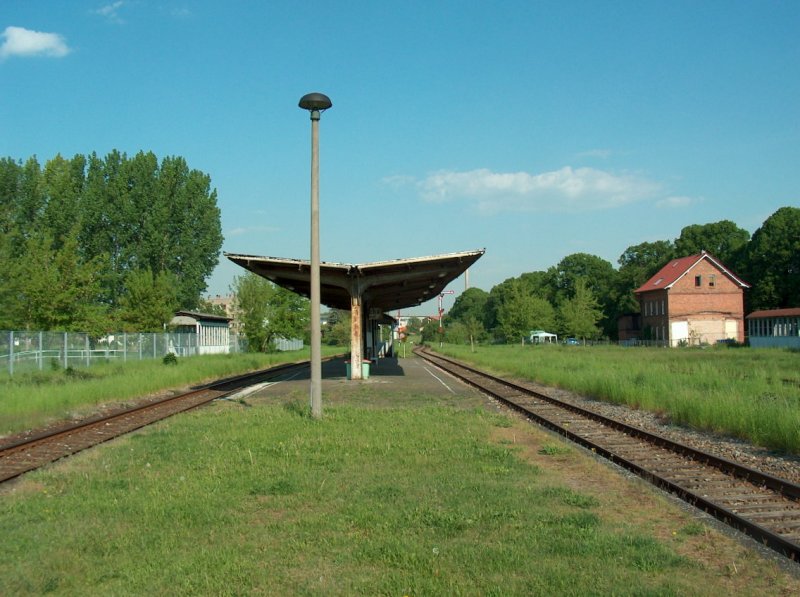 Der Bahnsteig in Laucha (Unstrut); 13.05.2008