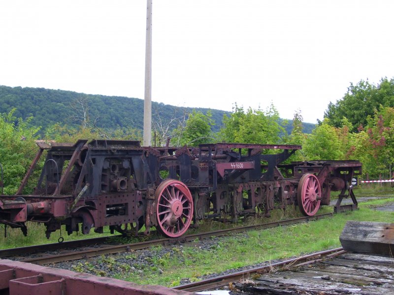 Der Barrenrehmen von 44 1600 am 06.09.08 im DLW-Meinigen. Viele 44er endeten wie diese in Meinigen als Dampfspender.