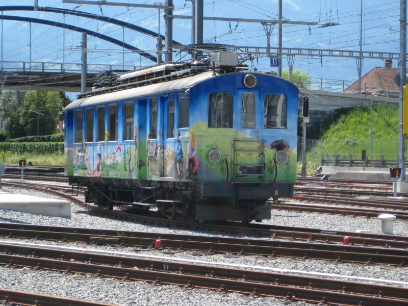 Der BDe 2 steht abgestellt auf dem Areal des Bahnhofs Aigle.(26.Juli 2008)