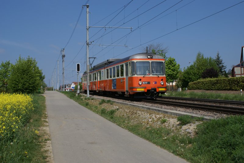 Der BDe 8/8 9 fhrt am 1.5.09 von Berikon-Widen Richtung Rudolfstetten. 