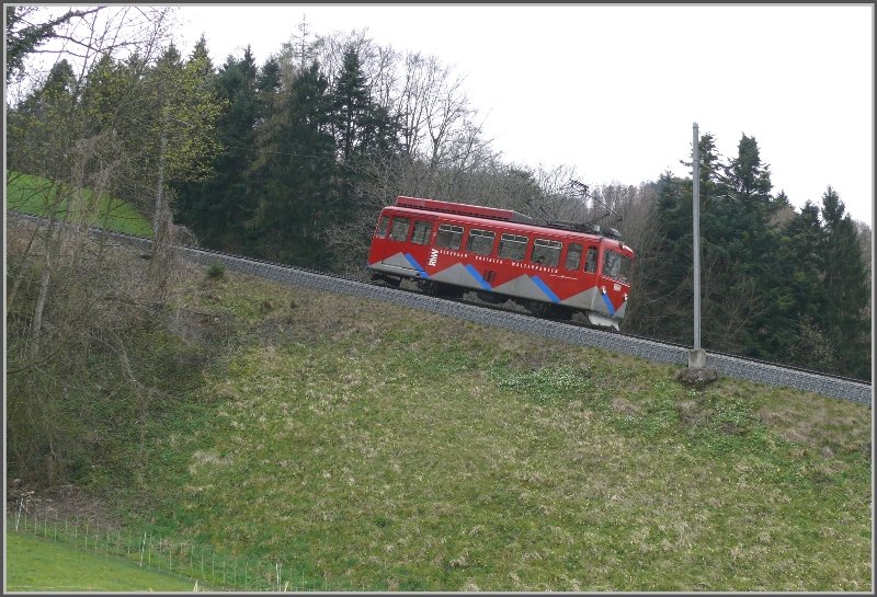 Der BDeh 1/2 nimmt die Steigung auch nach 50 Jahren noch problemlos. (14.04.2008)