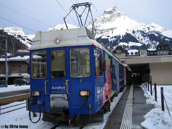 Der BDeh 4/4 5 ''Xundheit'' stand am 18.2.06 mit einer S4 nach Luzern in Engelberg