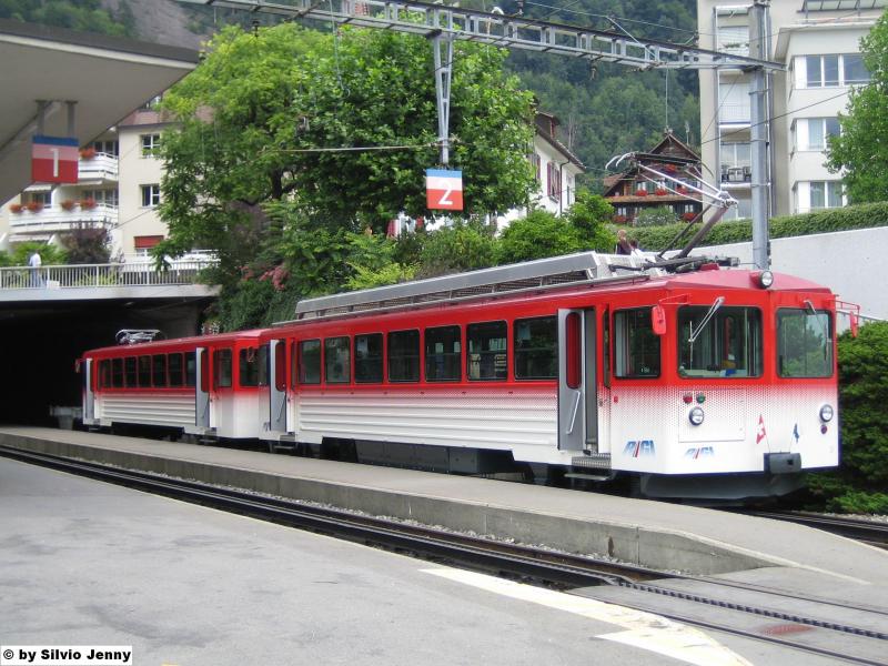 Der BDhe 4/4 21 stand am 6.8.05 mit dem Regio 1140 von Rigi Kulm in der Endstation Vitznau.