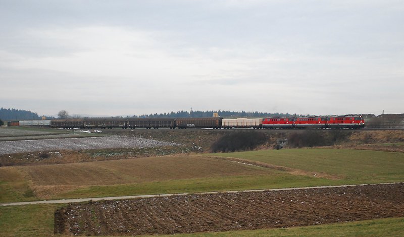 der begehrte 73153 fhrt mit einer 3fach 2143 Bespannung seinem Endbahnhof Schwarzenau entgegen (5.12.2008)