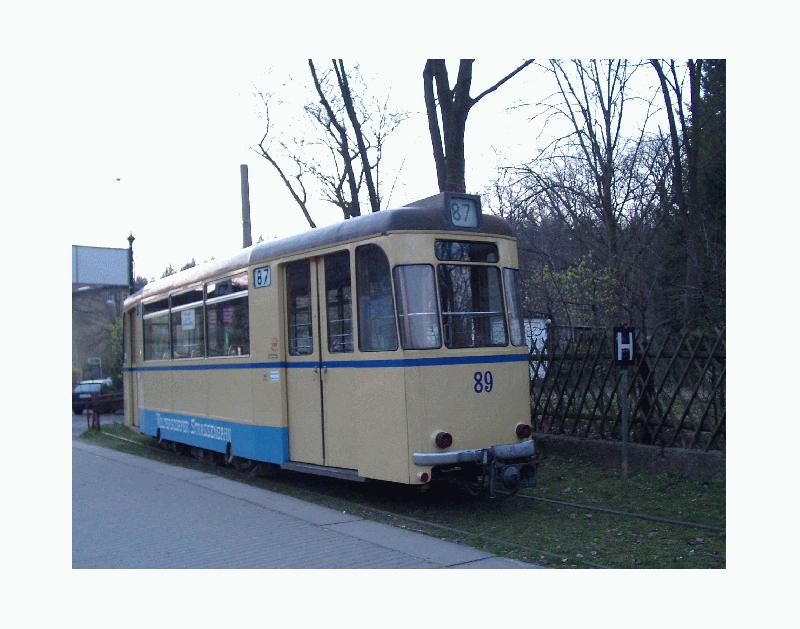 Der Beiwagen 89 wartet auf dem Stumpfgleis in Rahnsdorf auf den Zug aus Woltersdorf. Der Zug um 18.59 h wird als Dreiwagenzug gefahren und bringt beide im Einsatz befindlichen Beiwagen zurck zum Betriebsbahnhof.