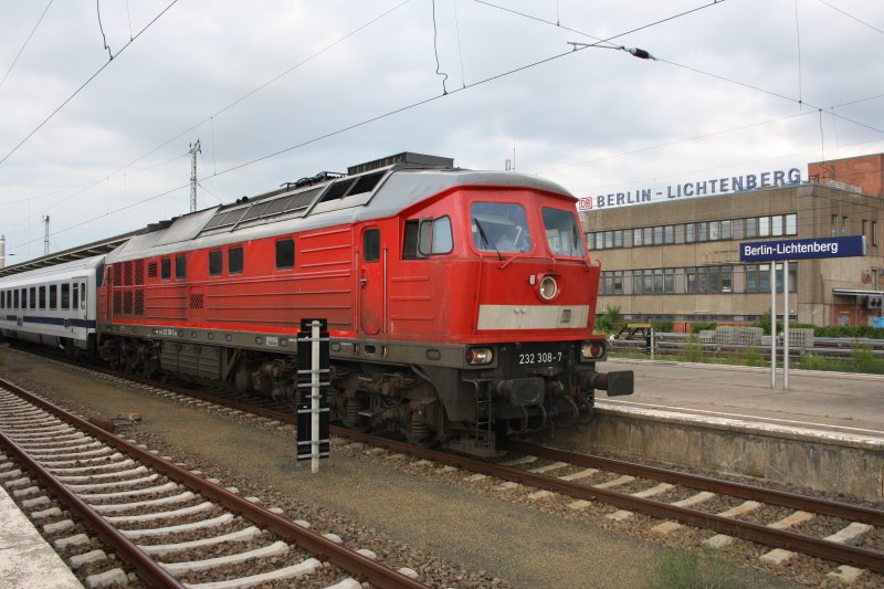 Der  Berlin - Warschau  Express ausnahmsweise gezogen von der BR 232 308. (Aufnahme am 20.06.09 in Berlin - Lichtenberg)