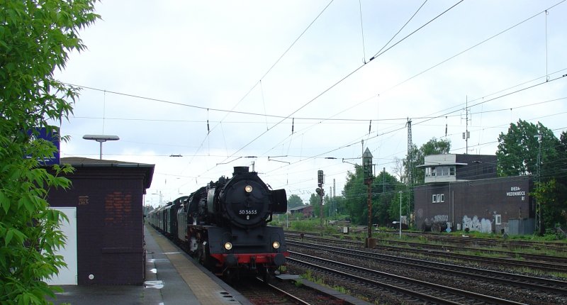 Der  Biggesee-Express  des Eisenbahn-Tradition e.V. Lengrich fhrt am 12.05.2007 in den Bahnhof Rheda-Wiedenbrck ein. Als Zuglokomotive der historischen Wagen wurde die 50 3655 eingesetzt. Diese Sonderfahrt fhrte zum Bahnhof Attendorn am Biggesee.