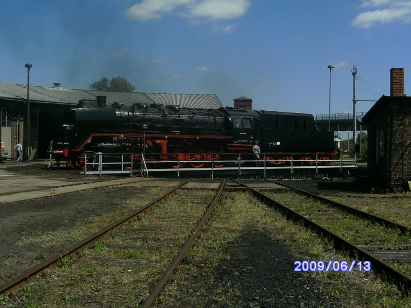 Der blick auf die Salzwedler Drescheibe mit 50 3685 darauf am 13. Juni 09. (�ffentlich zugenglich)