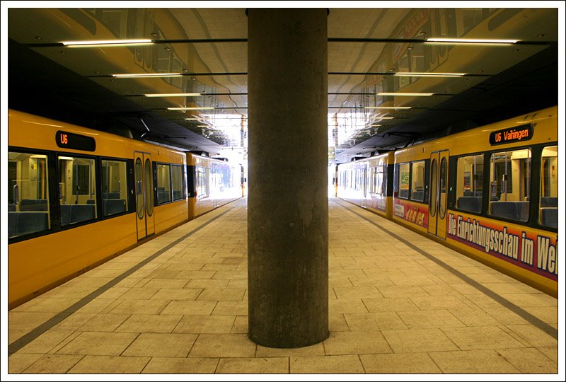 Der Blick ins Helle - 

U-Station Gerlingen, der Endbahnhof der Stadtbahnlinie Stuttgart liegt teils unter der Erde und teils im Einschnitt. 16.03.2007 (M)