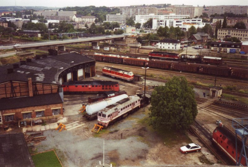 Der Blick vom Wasserturm des Bw Gera 1994 auf den Lokschuppen 2