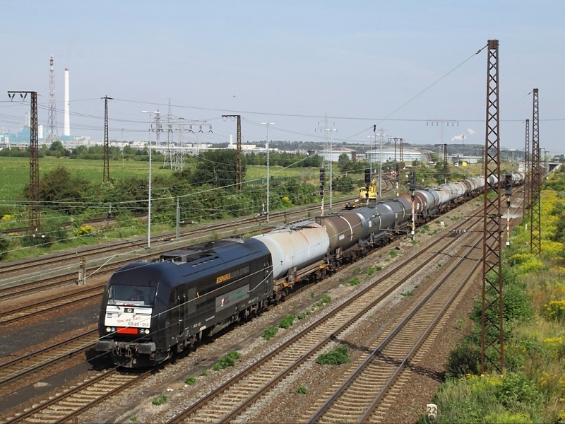 Der Bosporus-Sprinter ER 20-013 von MRCE bei der Einfahrt in Grokorbetha am 15.8.2009.