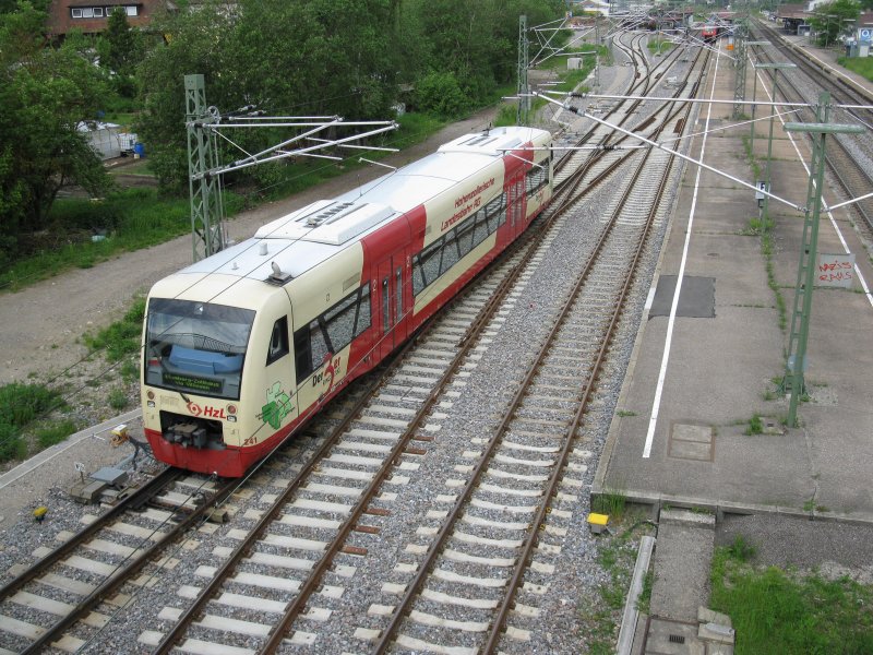 Der BR 650 Regioshuttle der HZL auf dem Weg von Brunlingen nach Leipferdingen bei der Einfahrt in den Donaueschinger Bahnhof am 24.05.09.