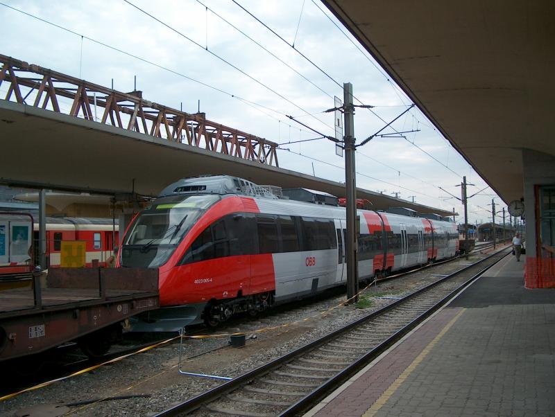 Der brandneue 4023 005-4 bei einer berfhrungsfahrt am 28.06.03 in Linz HBF.