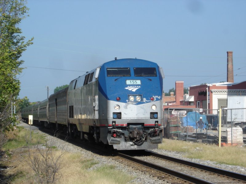 Der  Carolinian  von Charlotte N.C. nach New York Pennsylvanian Station �ber Raleigh, Washington D.C., Baltimore und Philadelphia bei der Einfahrt in den Bahnhof Durham N.C. gegen 10.30 Uhr am 27.09.2007.