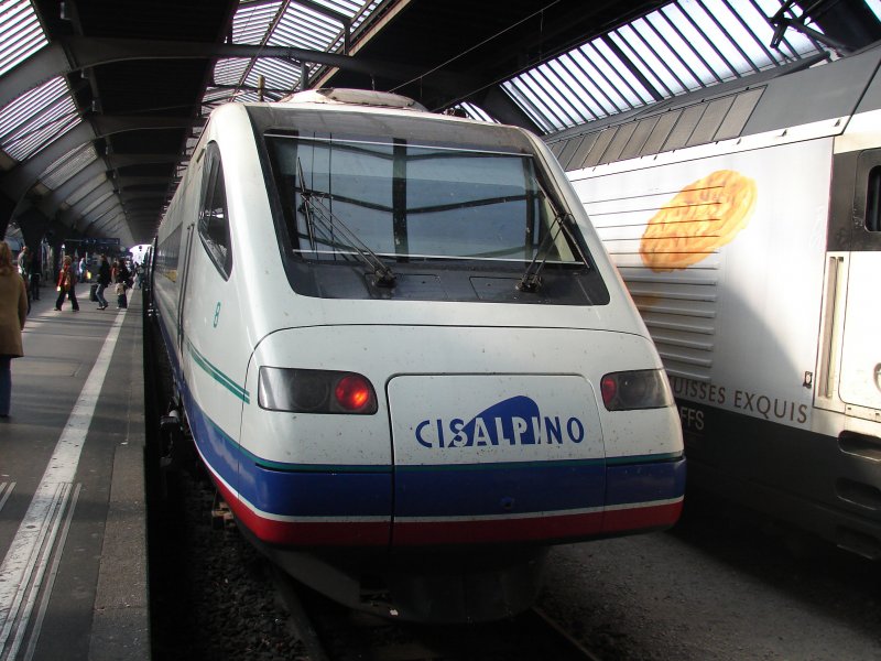 Der Cisalpino nach Milano Centrale im Bahnhof Zrich HB am 10.10.2007