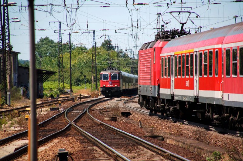 Der Claasic-Courier-Express erreicht am 13.06.09 Weimar aus Richtung Erfurt kommend. Die Fahrt ging weiter Richtung Berlin. Zur selben Zeit fhrt eine RB nach Eisenach aus dem Bahnhof aus.