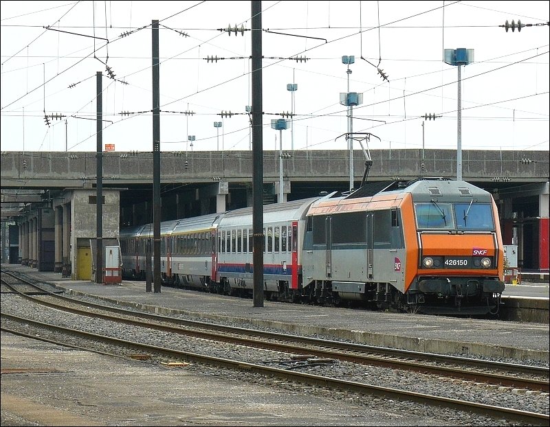 Der Dampflok dicht auf den Fersen war SNCF Lok BB 426150 Sybic, welche am 22.06.08 mit EC 91  Vauban  am Haken von Luxemburg nach Basel unterwegs war. (Hans)