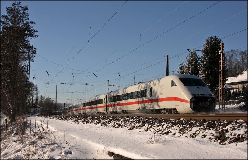 Der defekte 402 016  Dessau  rollt durch Westhofen in Richtung Hagen. (06.01.2009)