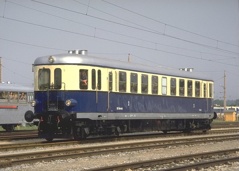 Der dieselelektrische Triebwagen 5044.06 im September 1987 an der Jubilumsparade auch  Die grosse Cavalcade  genannt,in Strasshof b.Wien(Archiv P.Walter)