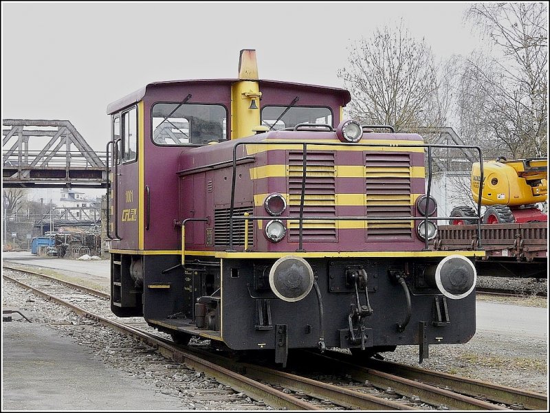 Der Dieselrangiertraktor 1001 war am 01.03.09 im Bahnhofsareal von Luxemburg-Hollerich abgestellt. (Jeanny)