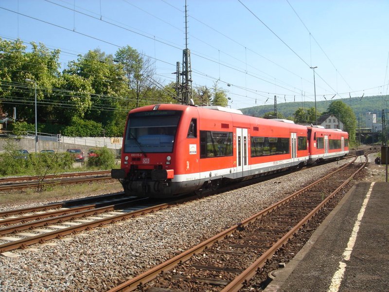 Der Dieseltriebwagen der BR.650 115-9 fuhr am 26.04.07 als RE-Zug nach Crailsheim. Hier bei der Einfahrt in den Bahnhof von Aalen.