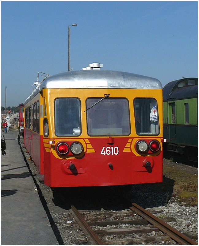 Der Dieseltriebzug 4610 (BJ 1952) wurde von den Usines Ragheno in Malines gebaut und gehrte frher der SNCB. Bevor er zum Verein CFV3V nach Mariembourg kam, war er noch bei dem franzsischen Verein AFSA (Association Ferroviaire Sambre Avernois). 28.09.08 (Hans)
